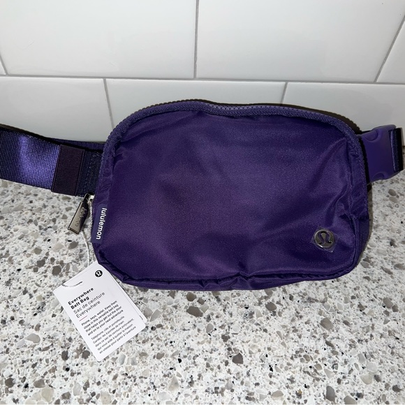 NWT lululemon 1L everywhere Belt Bag Dark purple - Picture 4 of 4